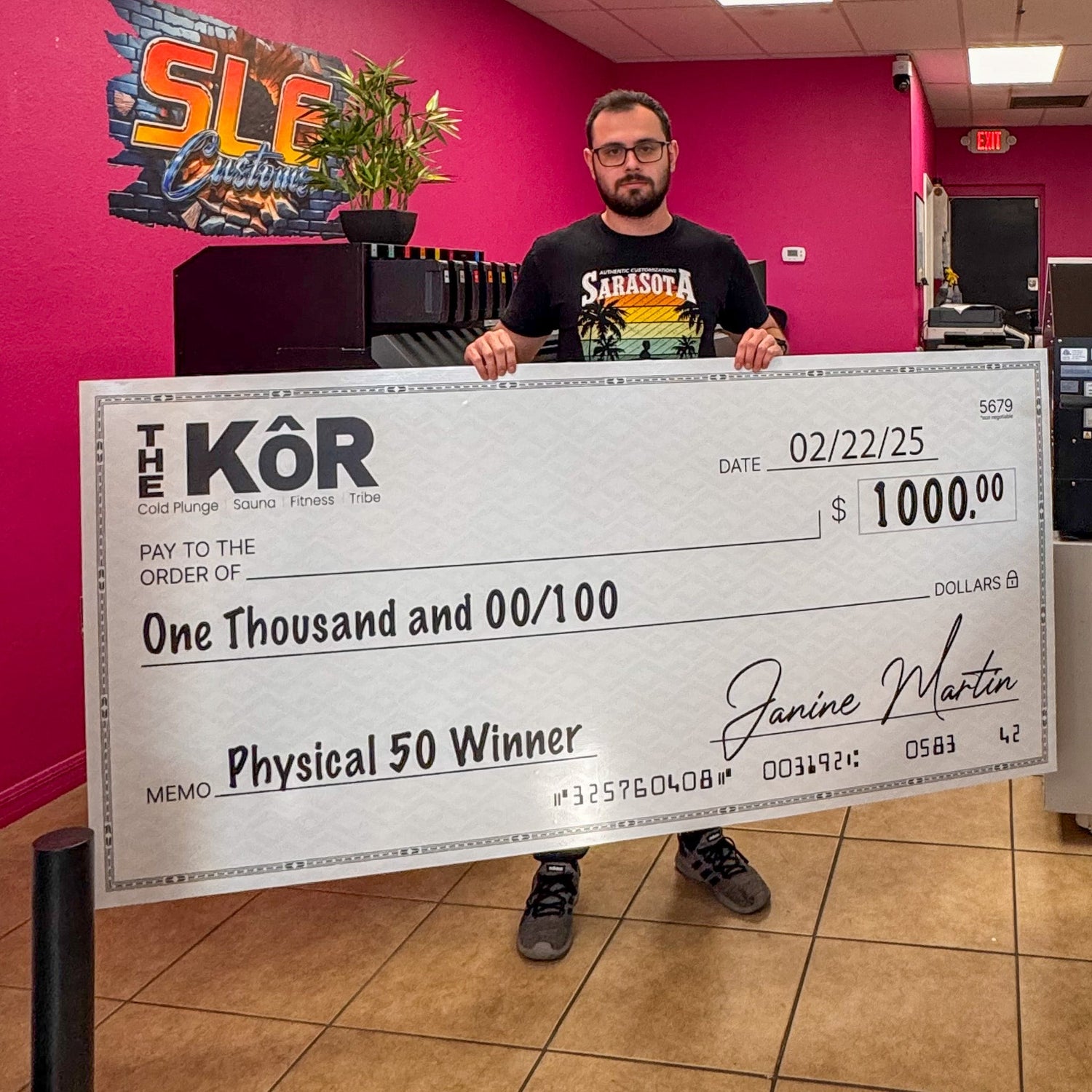 Giant Checks – Custom Printed for Any Occasion